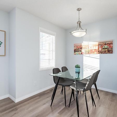 New Home With Ac, Patio And Netflix Калгари Экстерьер фото